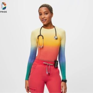 Figs rainbow under scrub